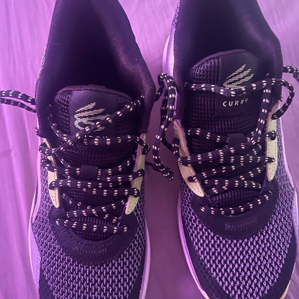 Youth gray and lime green Steph Curry Athletic basketball shoes